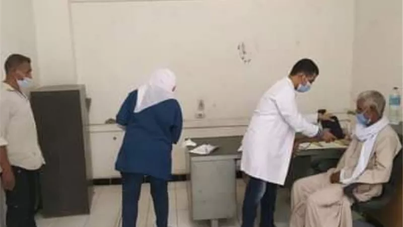 محافظ أسيوط : قوافل طبية لمؤسسة مصر الخير تستهدف 16 قرية للكشف عن أمراض الباطنة والقلب وارتفاع الكوليسترول فى الدم