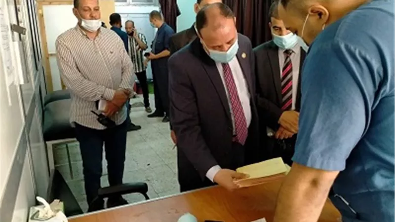 نائب رئيس الجامعة للوجه القبلي يتفقد المستشفى الجامعي بأسيوط ويشدد على الالتزام الإجراءات الاحترازية