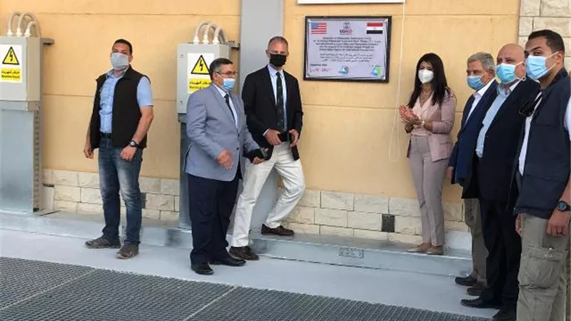 السفير الأمريكى يفتتح محطة الصرف الصحى بالحبيل شمال الأقصر