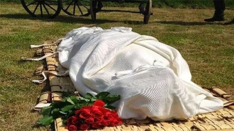 بعد ٣ سنوات زواج.. حاولت الدفاع عن بنتها فضربها زوجها حتى الموت.. وشقيقتها: 