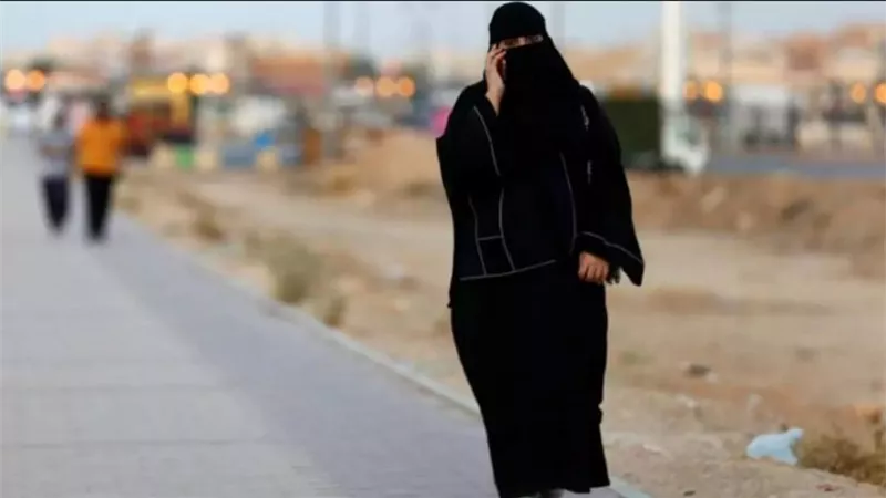 طفل يتعرض لتحرش جنسي من امرأة بالسعودية