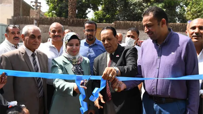 سكرتير عام مساعد المحافظة تفتتح مكتب توثيق للشهر العقاري بدندرة