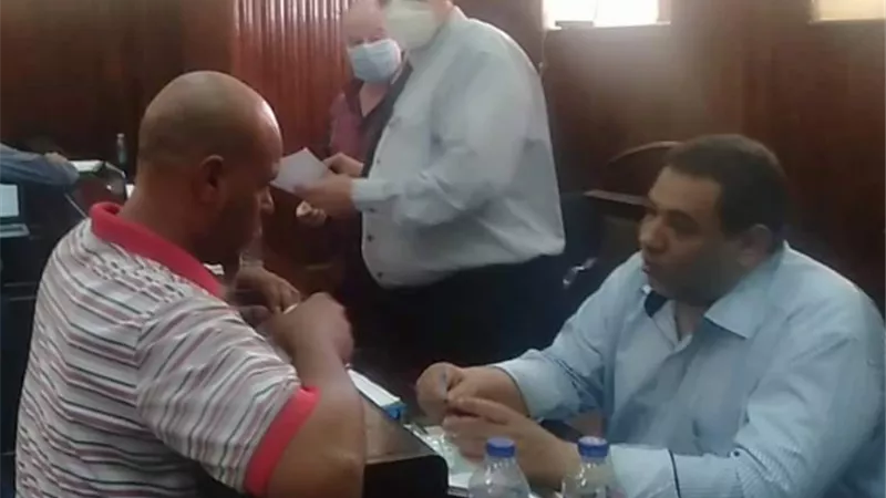 لجنة ترشيحات مجلس النواب بمجمع محاكم أسوان تتلقى أوراق 44 مرشحاً محتملا حتى الان