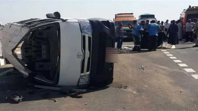 إصابة 12 عاملا فى انقلاب سيارة فى الشرقية بمدخل مدينة العاشر من رمضان