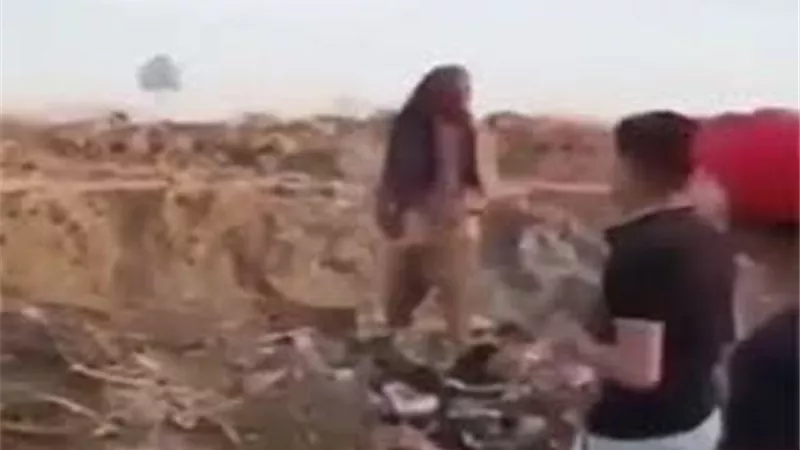 حبس 3 بسوهاج بتهمة التنمر على عجوز معاق والقائه فى الترعة