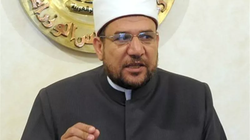 وزير الأوقاف يحظر أى أنشطة أو تجمعات فى المساجد غير الصلاة