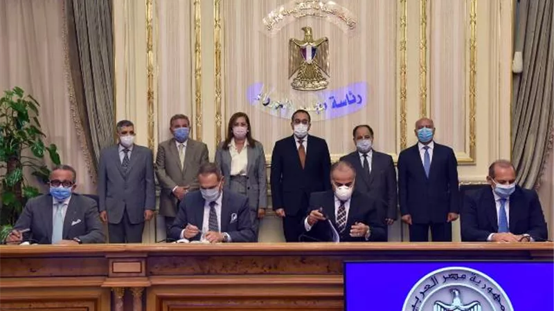 البنك الأهلي يقود تحالفا مصرفيا يضم 