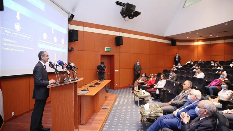 وزير الاتصالات : ١١٠ آلاف متدرب بتكلفة ٤٠٠ مليون جنيه خلال 2020