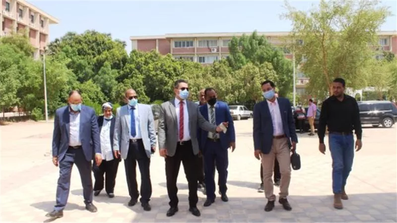 رئيس جامعة جنوب الوادى يلتقى وفد صندوق مكافحة علاج الإدمان والتعاطى.. بالصور