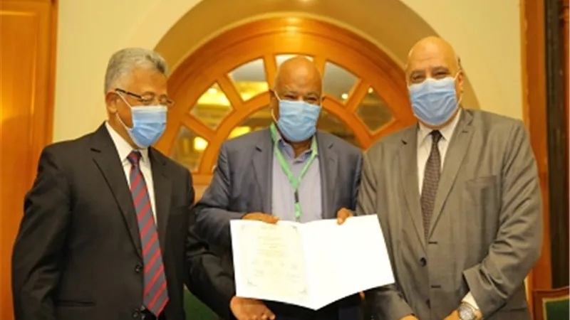 الهيئة العامة للاعتماد والرقابة الصحية تكرم مستشفى شفاء الأورمان بالأقصر