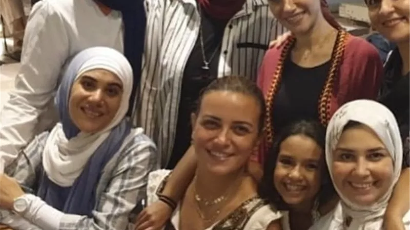 ريهام عبد الغفور ترد على رضوى الشربيني بأحدث ظهور مع المحجبات