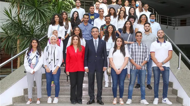 رئيس البريد يستقبل وفد شبابى من الدارسين بالخارج