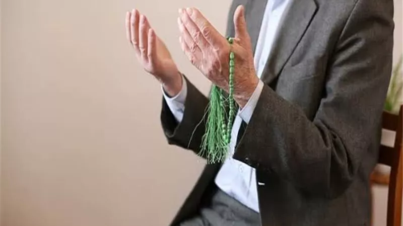 حكم إهداء ثواب الأعمال الصالحة للأحياء