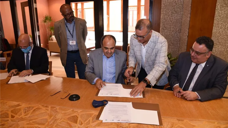 توقيع مذكرة تفاهم بين الشركة القابضة للمياه والجامعة الأمريكية وجامعة الإسكندرية
