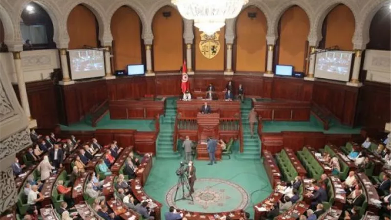 البرلمان التونسي يدعو لمساءلة الحكومة في قضايا الهجرة