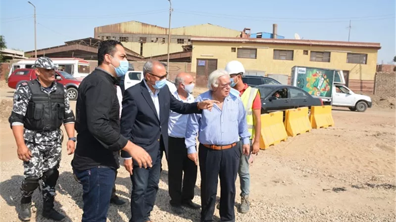 الهجان يتابع أعمال محور طريق الشركات بمسطرد ويتفقد المنطقة الاستثمارية ببنها