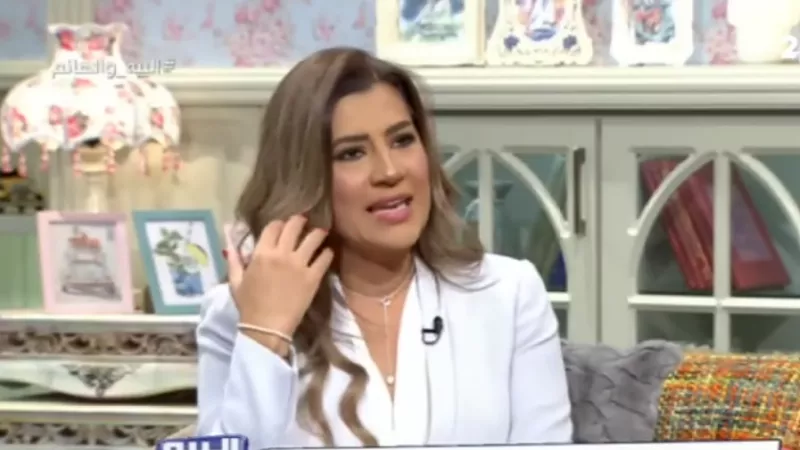 روائية:.السوشيال ميديا.. عالم موازي مفروض على البشرية