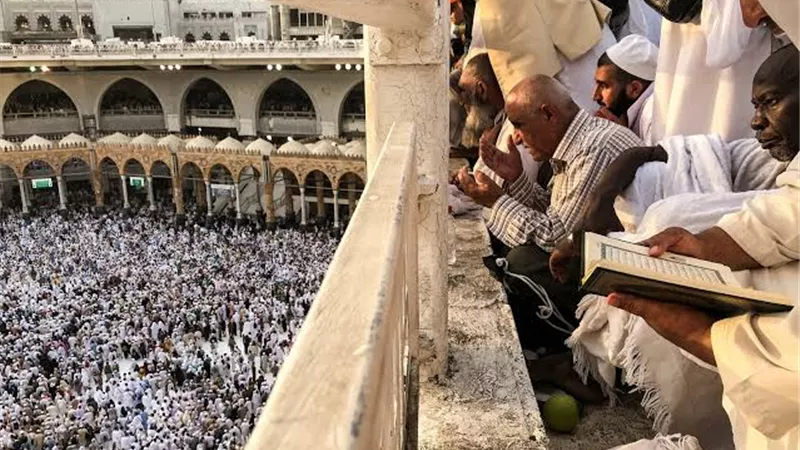 وزارة الحج والعمرة: يشترط الخلو من كورونا والالتزام بالتوقيتات لأداء الصلوات