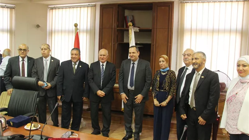 برئاسة الأمين العام لنقابة المهندسين.. وفد نقابي يزور هيئة الأبنية التعليمية.. صور