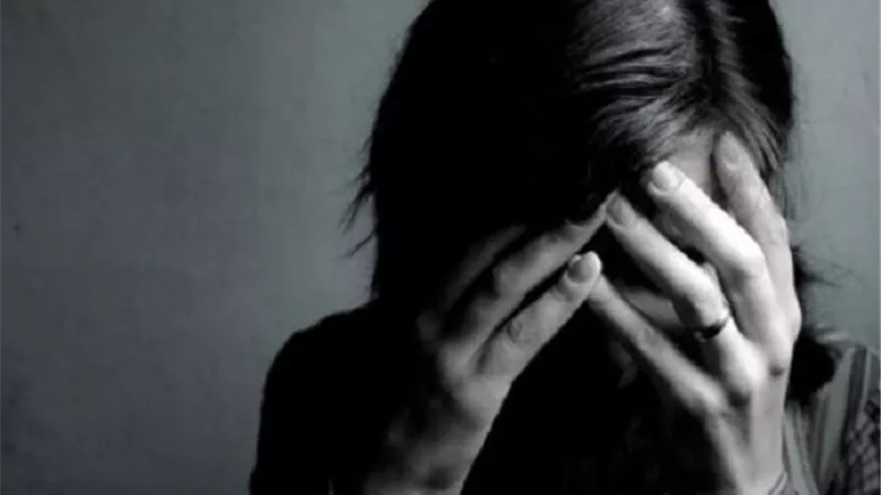 لمرورها بأزمة عاطفية ..فتاة تنتحر بطريقة غريبة
