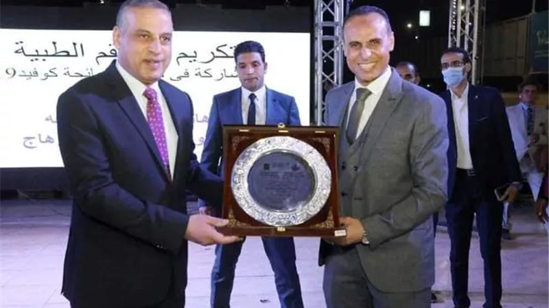تقديرا لجهودهم .تكريم 250 من العاملين بالقطاع الطبى بسوهاج.صور