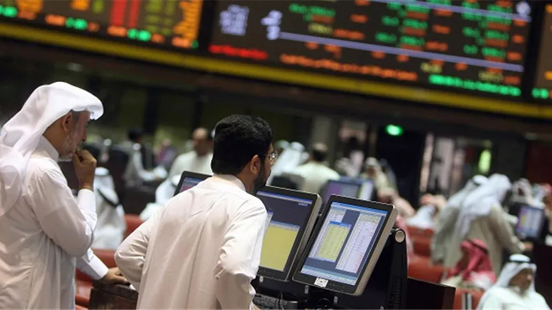 تباين بورصات الخليج اليوم.. ارتفاع مؤشرات الكويت وتراجع سوق أبو ظبي