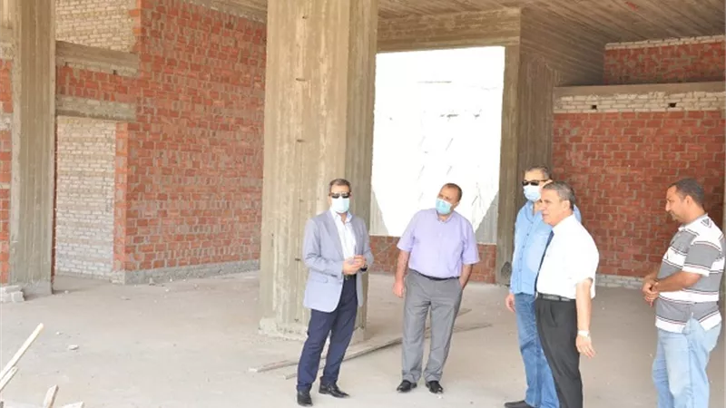 رئيس جامعة كفرالشيخ يتفقد إنشاءات مستشفى الطوارئ ومركز الأورام .صور