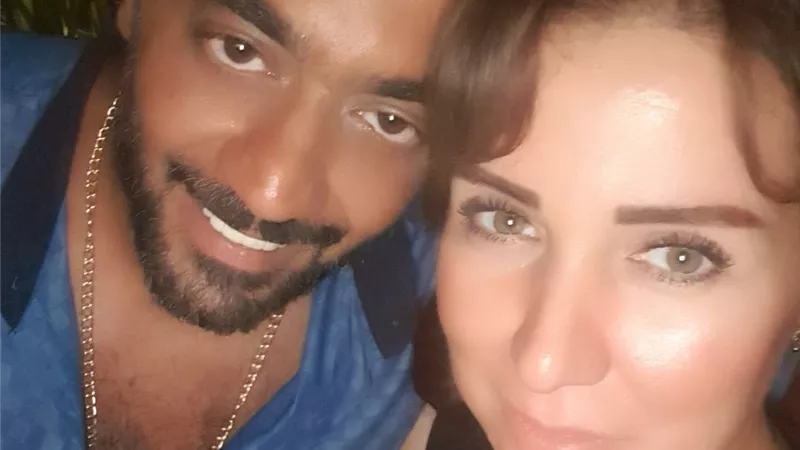 بعد الجدل حول زواجه من ديالا مكي.. أحمد فلوكس يعود لزوجته الأولى