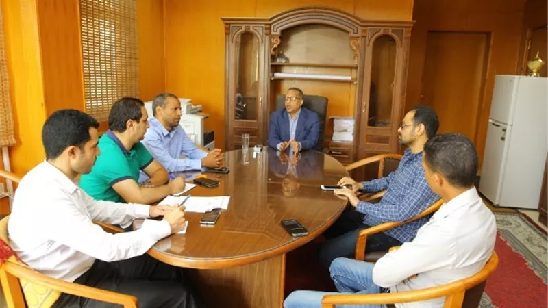 رئيس جامعة الأقصر يلتقى مسئولى وحدة إدارة الأزمات والكوارث