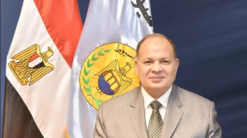 محافظ أسيوط يقرر السماح بفتح الأسواق مع الالتزام بكافة الإجراءات والتدابير الاحترازية والتعقيم