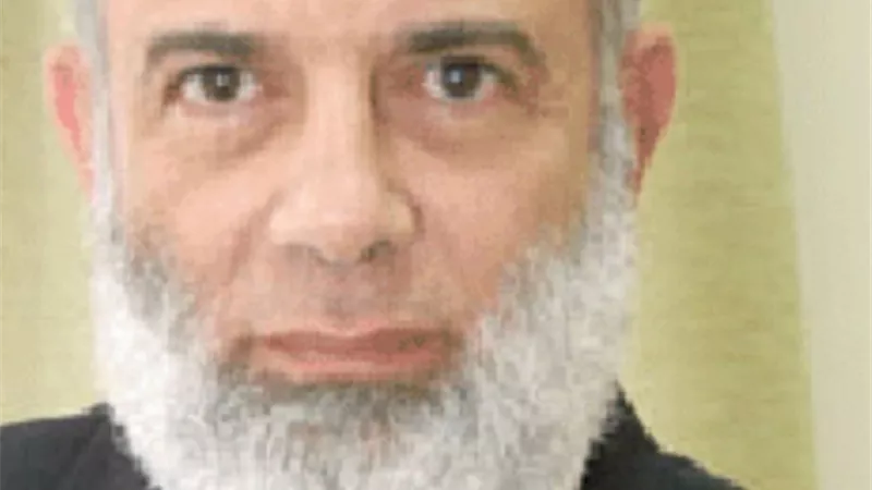 وجدي غنيم ينشر تغريدات لتحريض شباب الارهابية 