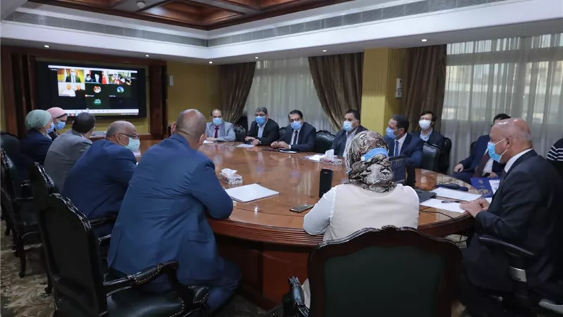 وزير النقل تابع تقدم الأعمال بمشروع القطار الكهربائي وبحث التعاون المستقبلي