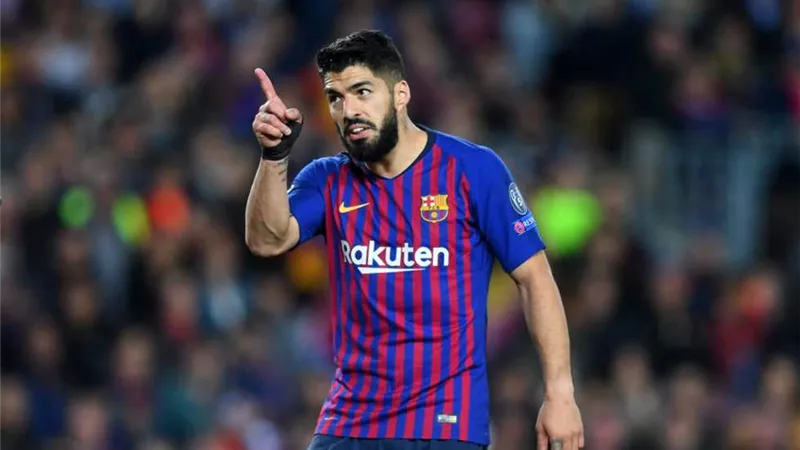 رسائل إلكترونية تجبر برشلونة على السماح بانتقال سواريز إلى أتلتيكو مدريد
