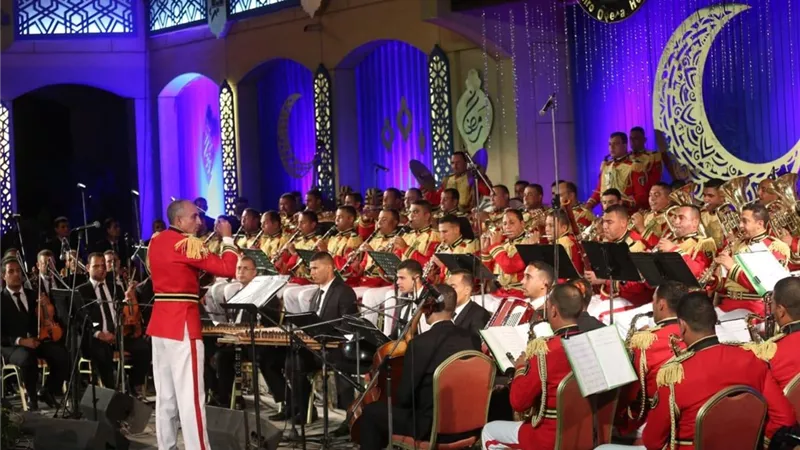 الموسيقات العسكرية على مسرح النافورة بالاوبرا