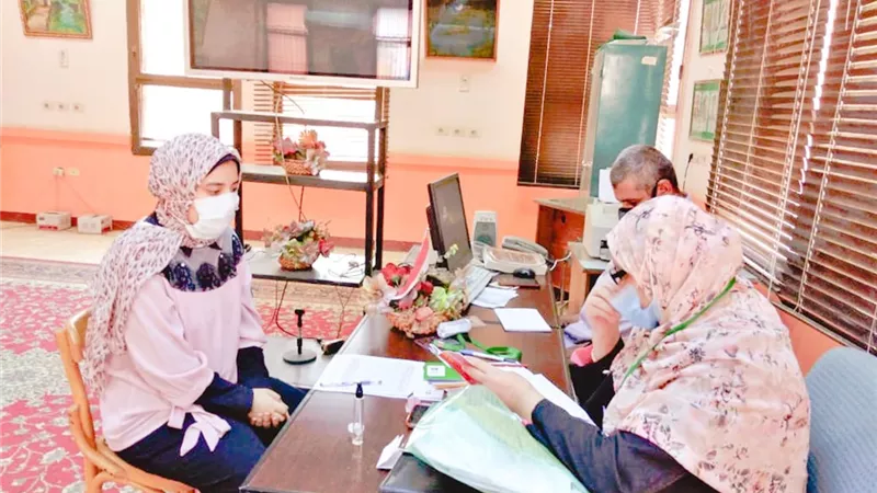 طالبة موط الثانوية بنات بالوادى الجديد تشارك بتصفيات تحدى القراءة بدولة الإمارات