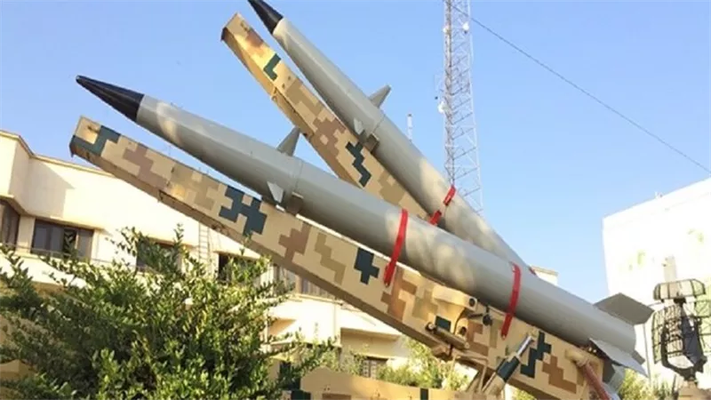 الحرس الثوري الإيراني يكشف عن صاروخ 
