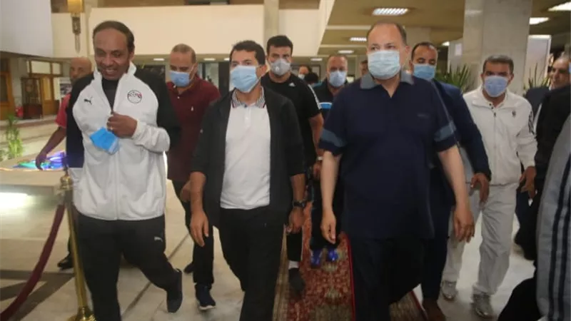 اشرف صبحى يصل أسيوط لافتتاح منشآت شبابية ورياضية