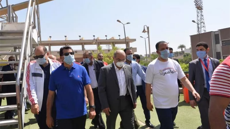 وزير الشباب والرياضة يشيد بإمكانيات القرية الأولمبية بجامعة أسيوط ويتبادل الصور التذكارية