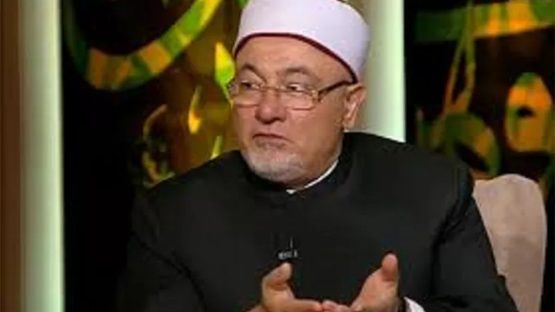 خالد الجندي يحذر من تصرفات تهدم الأعمال الصالحة