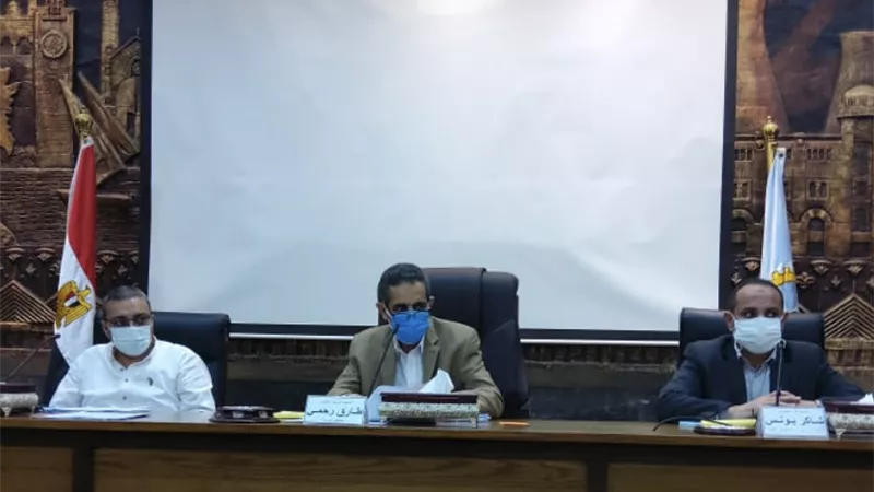 محافظ الغربية يتابع استعدادات المحافظة لموسم السيول والامطار مع رؤساء المدن والاحياء