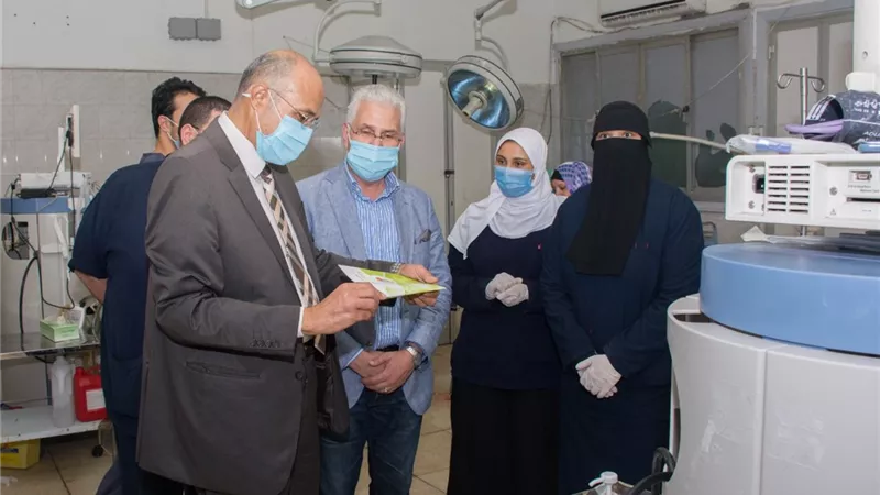 د.عماد عتمان يقرر ربط المستشفيات الجامعية إلكترونيًا بالمعمل المركزى فى جولة مسائية مفاجئة