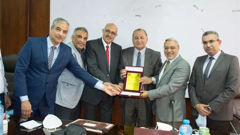 د عماد عتمان : رقمنة العملية التعليمية .. وإنهاء التشعيب الإلكترونى ل 2700 طالب بكلية الهندسة