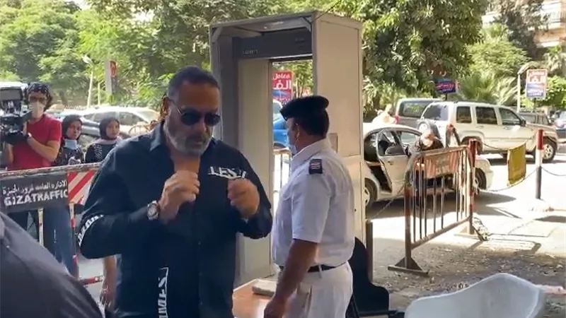 وصول المنتج جمال العدل جنازة الفنان المنتصر بالله.. صور