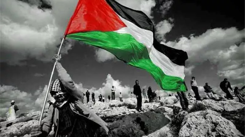 للشهر الرابع.. الحكومة الفلسطينية تدفع جزءا من الرواتب
