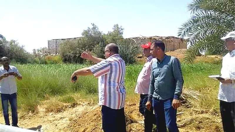 وكيل زراعة الوادى الجديد يتابع تحويل 180 فدانا للعمل بالرى الحديث