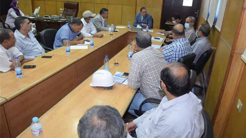 جامعة سوهاج تتابع مع الشركات المنفذة المشروعات الانشائية الجديدة..صور