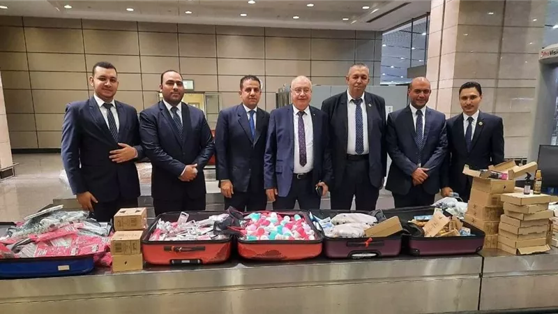 ضبط راكبة تحاول تهريب مئات العبوات من مستحضرات التجميل بالمطار
