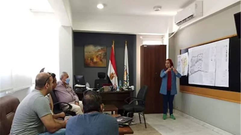 سمير تلتقي بمواطني حي الرويسات