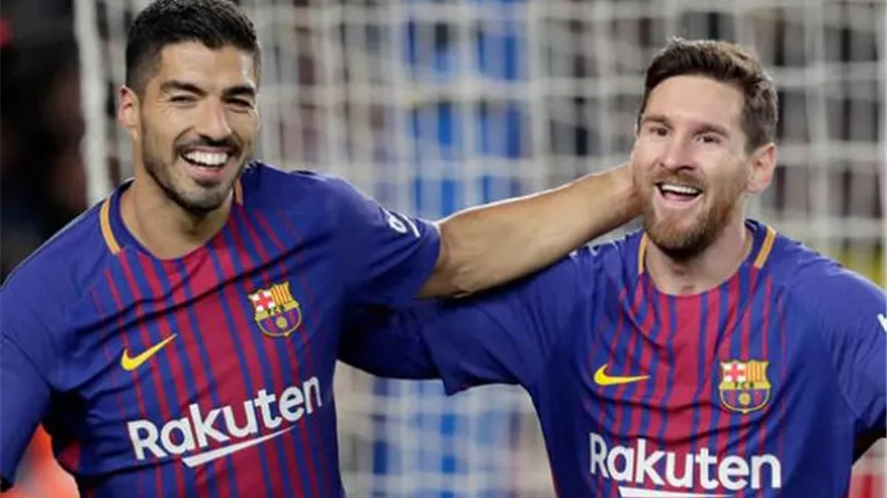 ميسي يدعم سواريز بعد انتقاله لـ أتلتيكو مدريد.. بهذه الطريقة