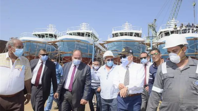 الفريق ربيع يدشن القاطرة العملاقة 